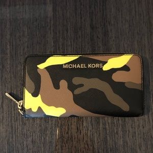 Michael Kors camo wallet